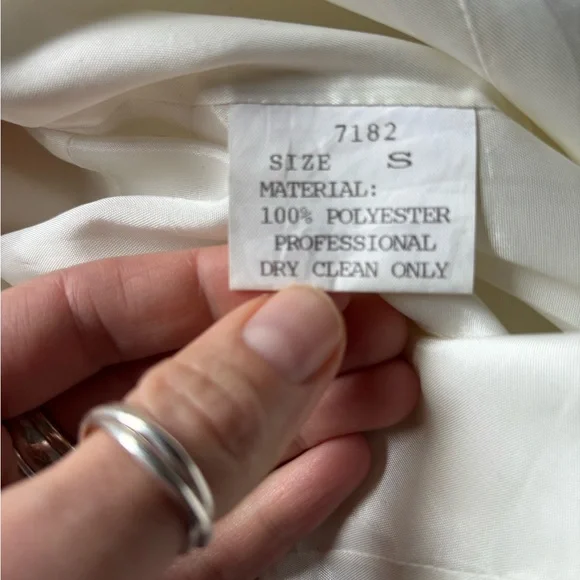 Saisumi Sleeveless Qipao Dress – White & Red Brocade – Size S - Picture 5 of 5